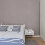 Lägenhet Modern With Balcony By Renters