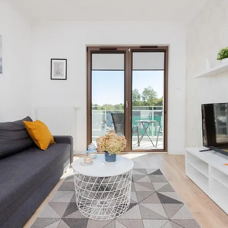 Modern With Balcony By Renters *