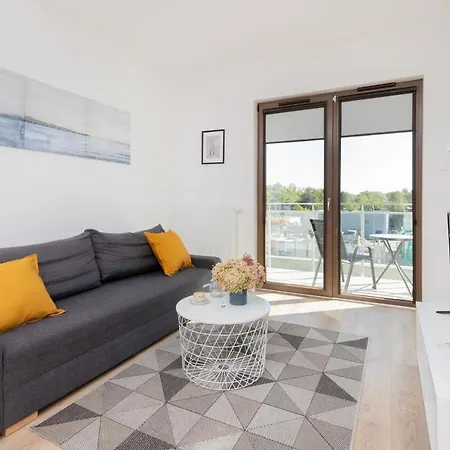 Modern With Balcony By Renters *