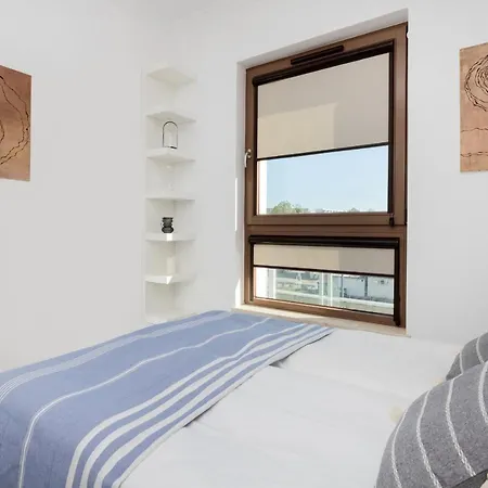 Modern With Balcony By Renters Apartament *