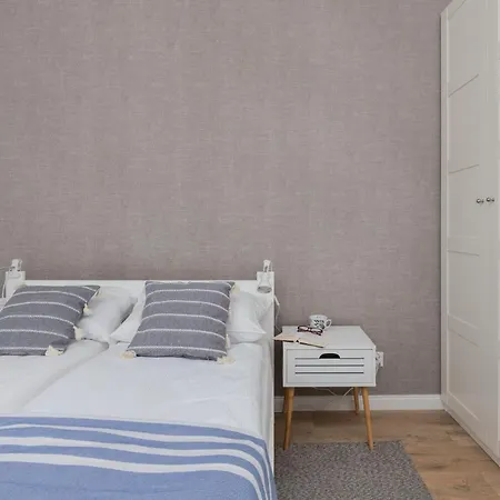 דירה Modern With Balcony By Renters