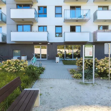 Modern With Balcony By Renters *