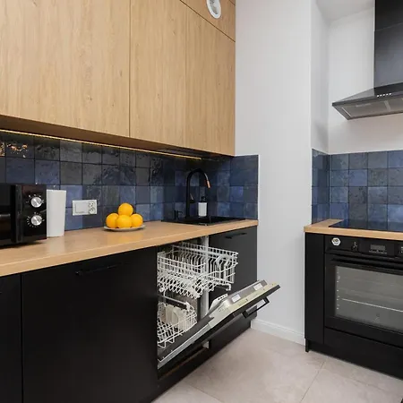 Modern With Balcony By Renters דירה *