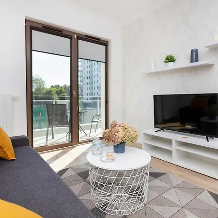 Modern With Balcony By Renters Lägenhet *