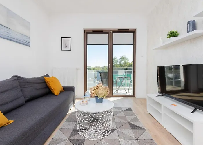 Modern With Balcony By Renters *