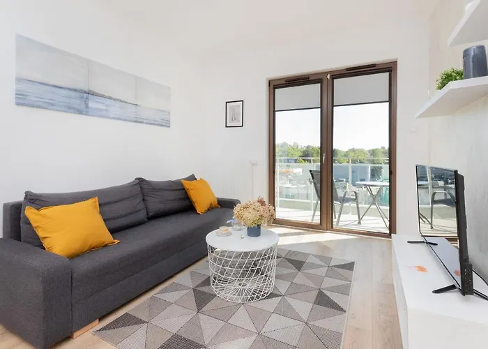 Modern With Balcony By Renters *