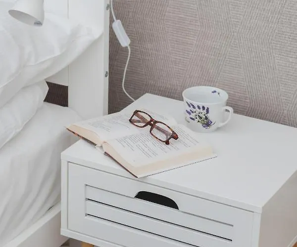 Modern With Balcony By Renters 格但斯克