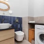 Apartmán Modern With Balcony By Renters *